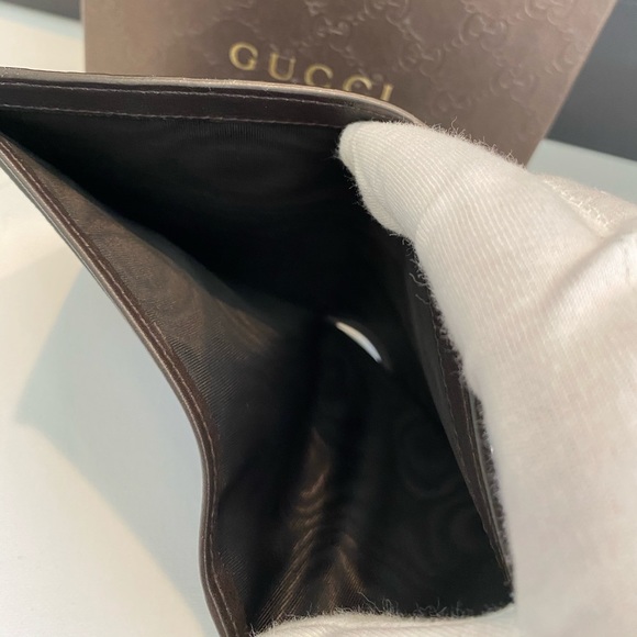 Brand New: Gucci GG Logo Vertical Passport Case - Picture 4 of 7